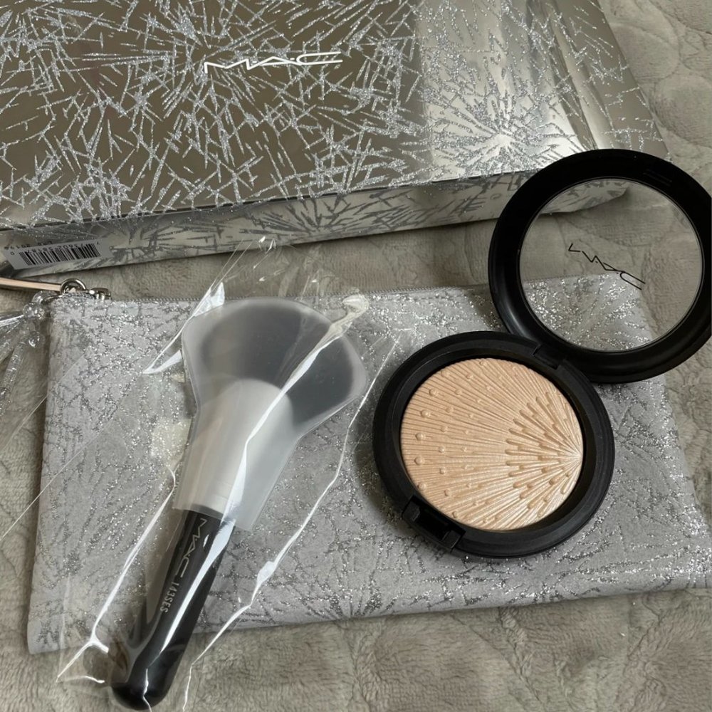 BNIB!!! MAC. Firelit Kit - Double Gleam